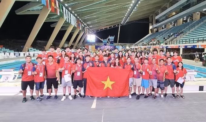 Natación de Vietnam conquista 14 medallas de oro en campeonato asiático ảnh 1