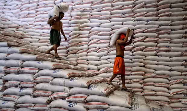 Funcionarios filipinos suspendidos por escándalo del arroz ảnh 1 Funcionarios filipinos suspendidos por escándalo del arroz ảnh 1
