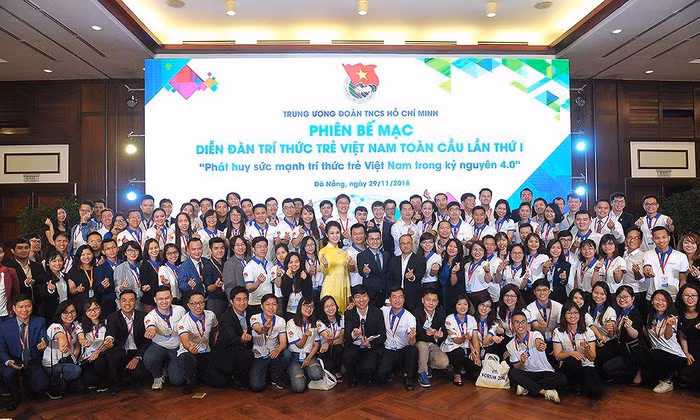 Foro de Jóvenes Intelectuales de Vietnam busca desarrollar recursos humanos calificados ảnh 1