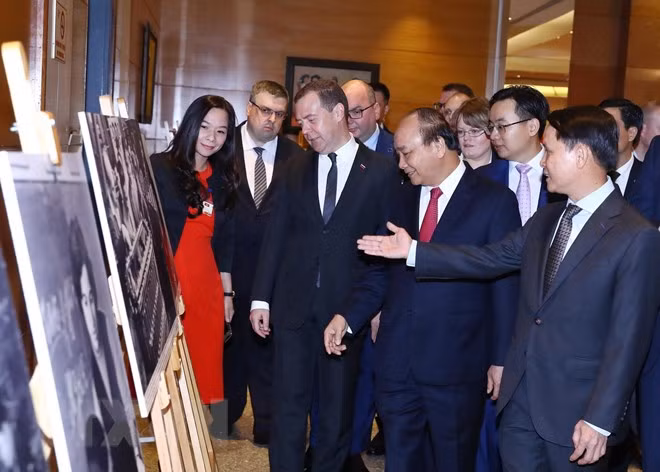 Exposición fotográfica destaca lazos tradicionales Vietnam-Rusia ảnh 1