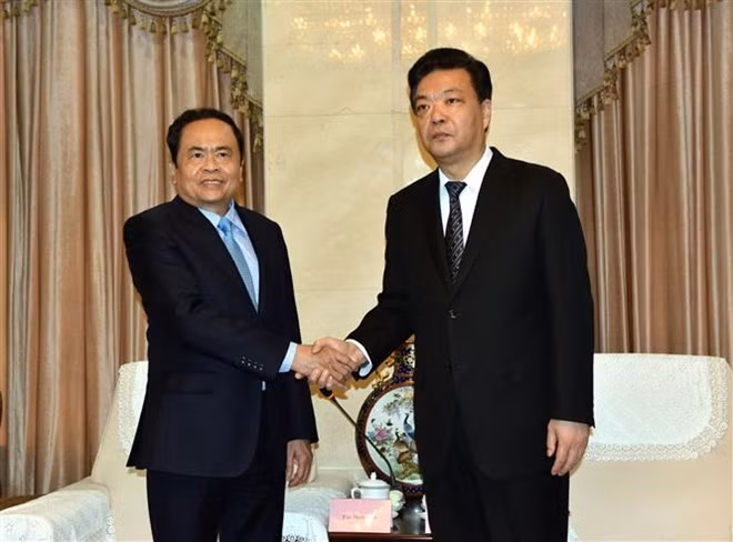 Delegación del Frente de Patria de Vietnam realiza visita a China ảnh 1