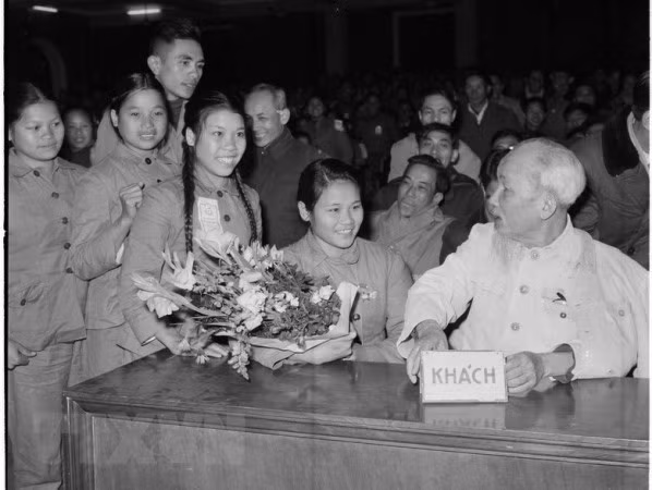 Militantes tienen el deber de ser ejemplo en el seguimiento de los ideales del Partido Comunista de Vietnam ảnh 1