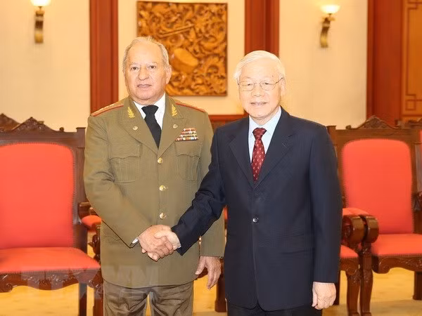 Máximo dirigente de Vietnam compromete apoyo a lazos de defensa con Cuba ảnh 1