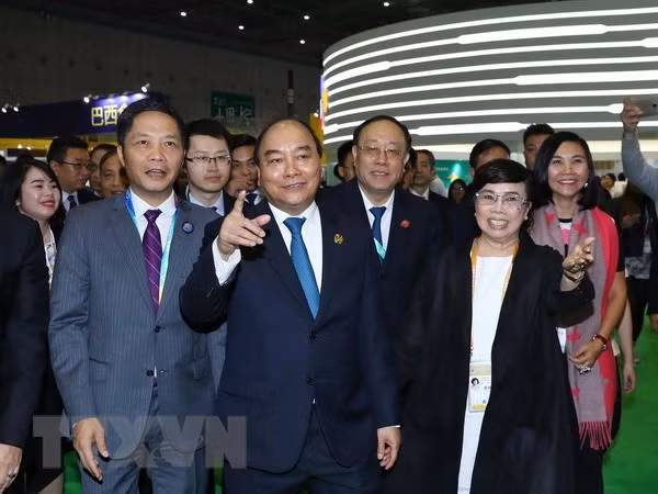 Participa Premier de Vietnam en Feria Internacional de Importaciones de China ảnh 1