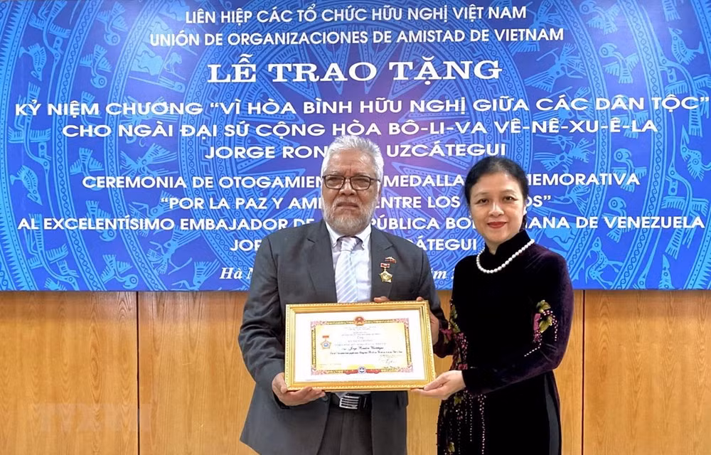 Honran en Vietnam al embajador saliente de Venezuela ảnh 1