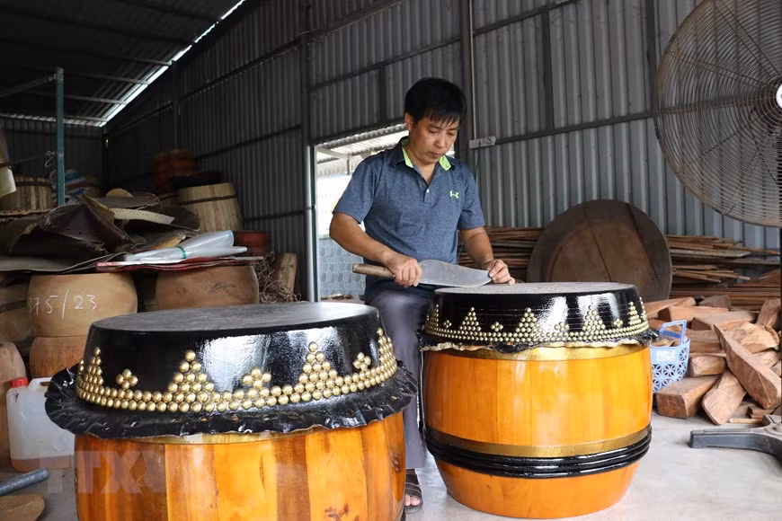 Preservan oficio de fabricación de tambores en la aldea vietnamita de Binh An ảnh 1