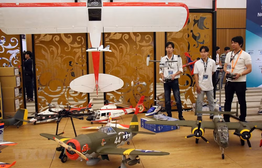 Efectúan en Vietnam por primera vez Exhibición Internacional de Aviación ảnh 1