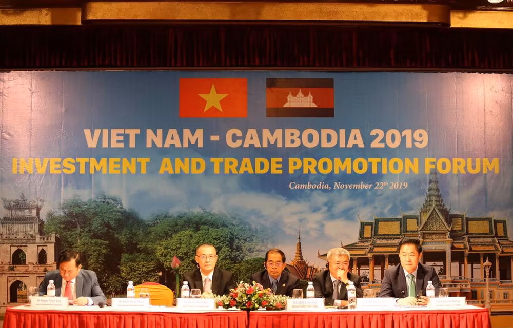 Nutrida participación en Foro de Promoción de Comercio Vietnam - Camboya 2019 ảnh 1