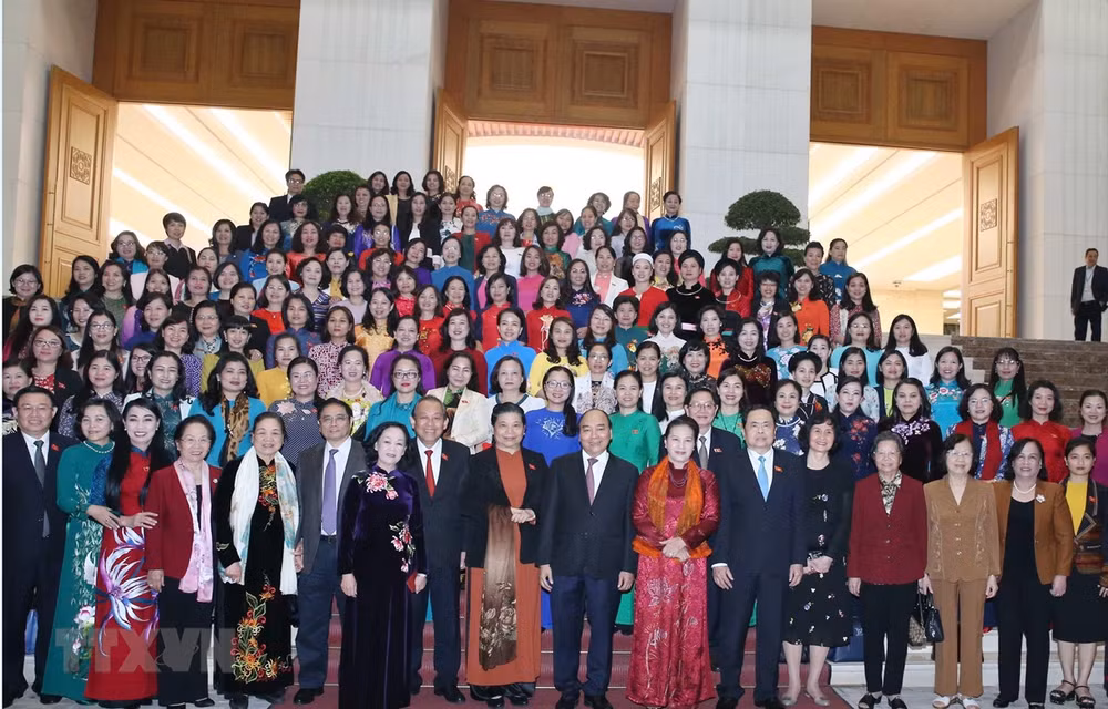 Destaca primer ministro de Vietnam importancia de la participación femenina en el desarrollo nacional ảnh 1