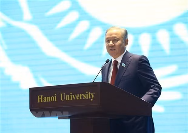 Concluye Presidente de Cámara Baja de Kazajstán su visita a Vietnam ảnh 1