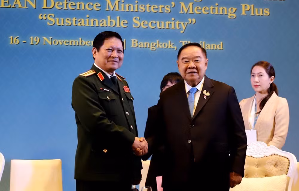Sostiene ministro de Defensa de Vietnam reuniones al margen de ADMM ảnh 1
