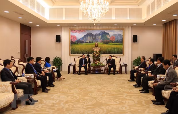 Promueven aumento de la cooperación sindical entre Vietnam y Laos ảnh 1
