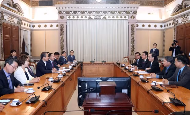 Afianzan Ciudad Ho Chi Minh y urbe sudcoreana de Gimcheon lazos multisectoriales ảnh 1