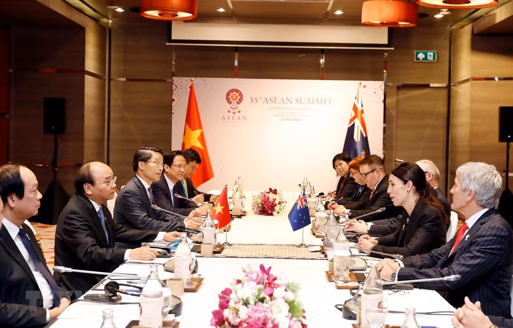 Se reúnen Premieres de Vietnam y Nueva Zelanda en Bangkok ảnh 1