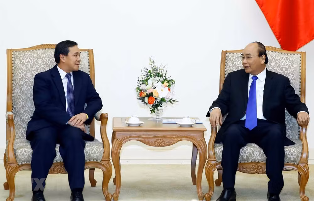 Recibe primer ministro vietnamita a nuevo embajador laosiano ảnh 1