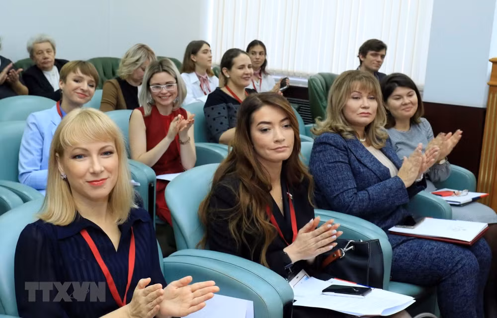 Uniones de mujeres de Vietnam y Rusia intensifican cooperación ảnh 1
