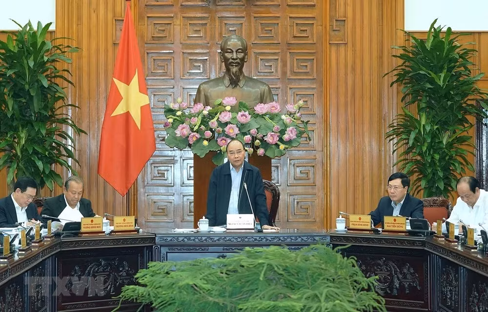 Premier vietnamita preside reunión sobre plan del desarrollo socioeconómico para 2020 ảnh 1