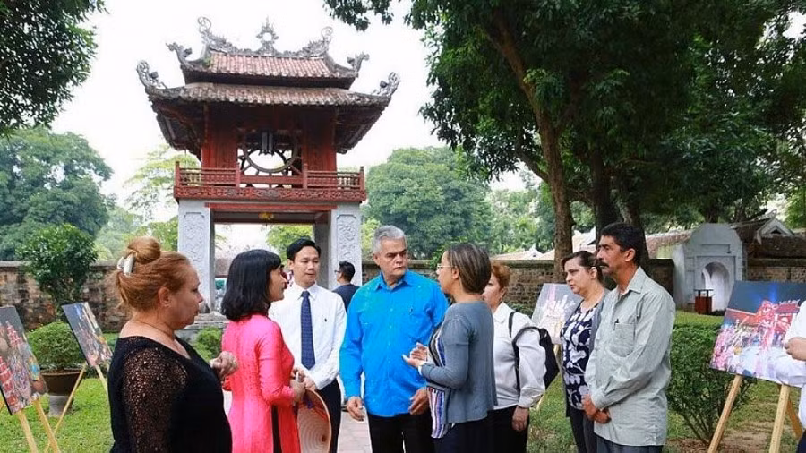  Aumenta cantidad de turistas a Hanoi en julio ảnh 1