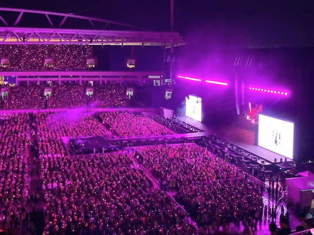 BlackPink conquista a miles de fanáticos en la primera noche de Born Pink en Hanoi ảnh 5