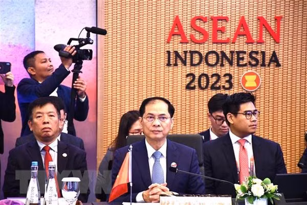 AMM-56 envía mensaje de paz, estabilidad y prosperidad, según embajador vietnamita ảnh 3