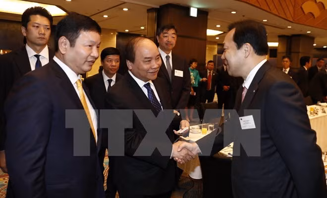 Premier de Vietnam se reúne con ejecutivos de empresas japonesas de tecnología informática ảnh 1