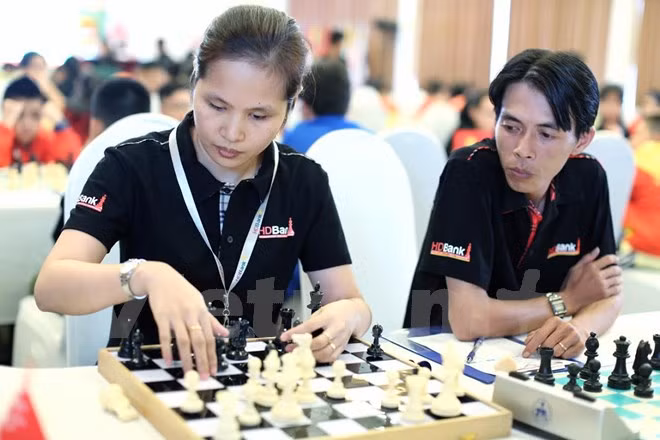 Vietnam gana cinco medallas de oro en campeonato regional de ajedrez ảnh 1