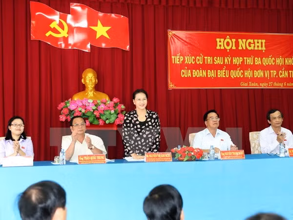 Presidenta de Asamblea Nacional de Vietnam dialoga con votantes ảnh 1