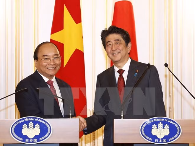 Prensa nipona destaca encuentro entre premieres de Japón y Vietnam ảnh 1