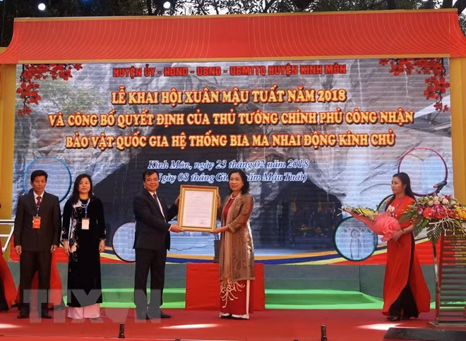 Vietnam reconoce a inscripciones talladas en acantilado como tesoro nacional ảnh 1