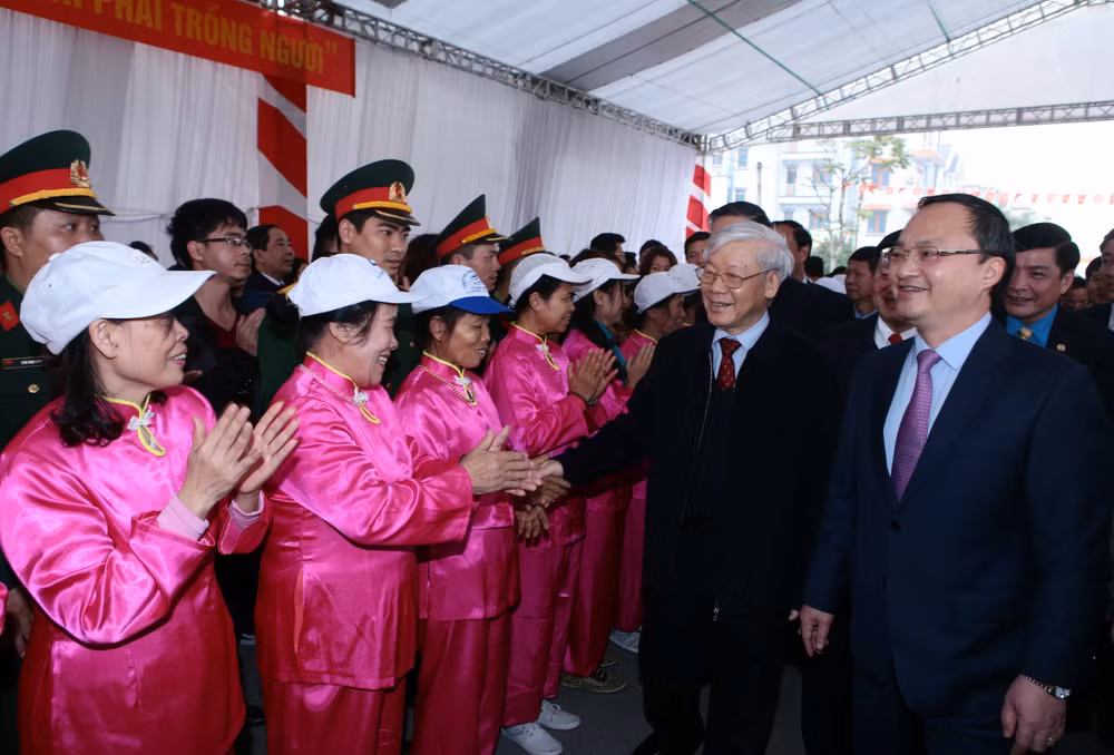 Secretario general del PCV visita Hung Yen por el Tet ảnh 1