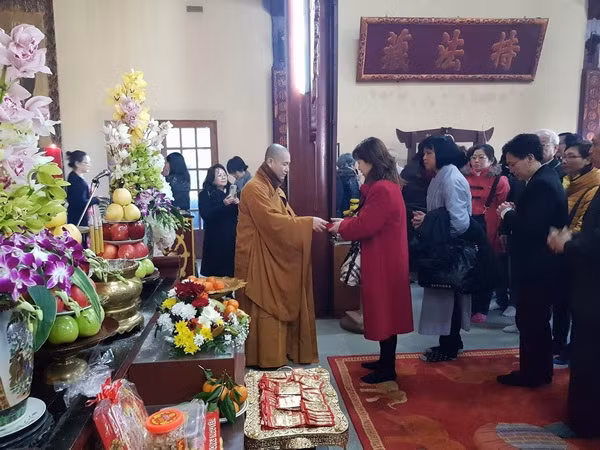 Vietnamitas en Venezuela y Francia celebran Año Nuevo Lunar ảnh 1