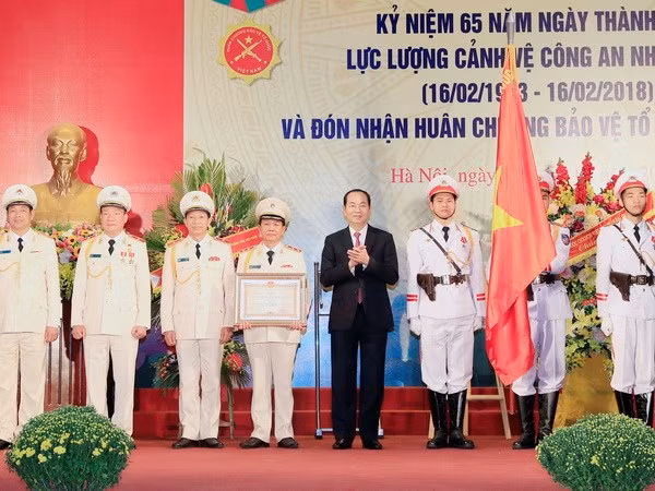 Destaca presidente de Vietnam función de la Guardia de la Policía Popular ảnh 1