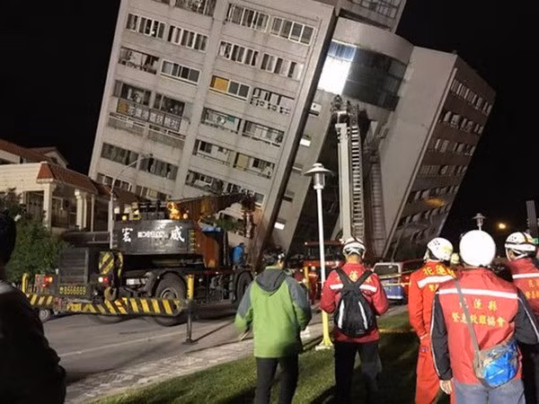 Vietnam establece línea telefónica directa para apoyar a ciudadanos después de terremoto en Taiwán ảnh 1