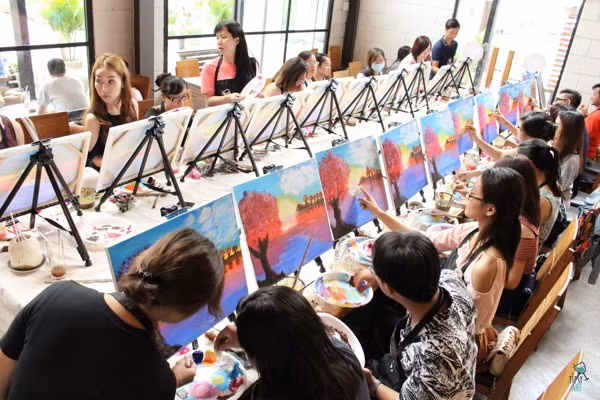 Tipsy Art, un espacio de creatividad para pintores aficionados ảnh 1