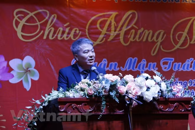 Vietnamitas en provincia laosiana se reúnen por Año Nuevo Lunar ảnh 1