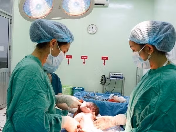 Vietnam da bienvenida a 19 mil bebés nacidos durante el Año Nuevo Lunar 2018 ảnh 1