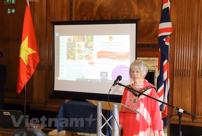 Presentan productos vietnamitas en la ciudad británica en Nottingham ảnh 1
