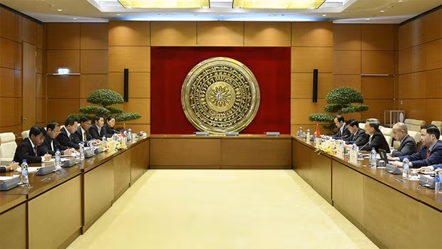 Impulsan Vietnam y Laos cooperación parlamentaria en economía y ciencia ảnh 1