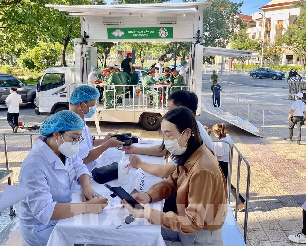 Vietnam registra mil 805 nuevos casos de COVID-19 ảnh 1