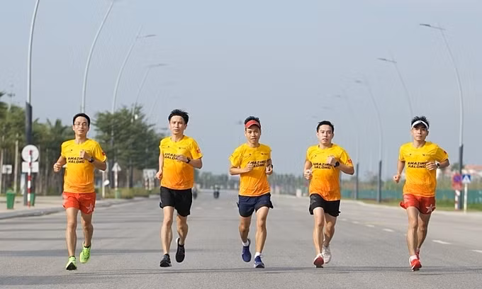 Miles de atletas participarán en VnExpress Maratón Increíble Halong 2022 ảnh 1