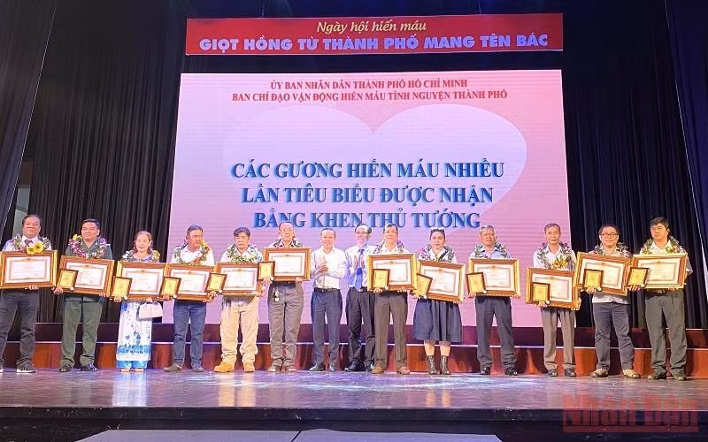 Celebran en Ciudad Ho Chi Minh campaña de donación voluntaria de sangre ảnh 1