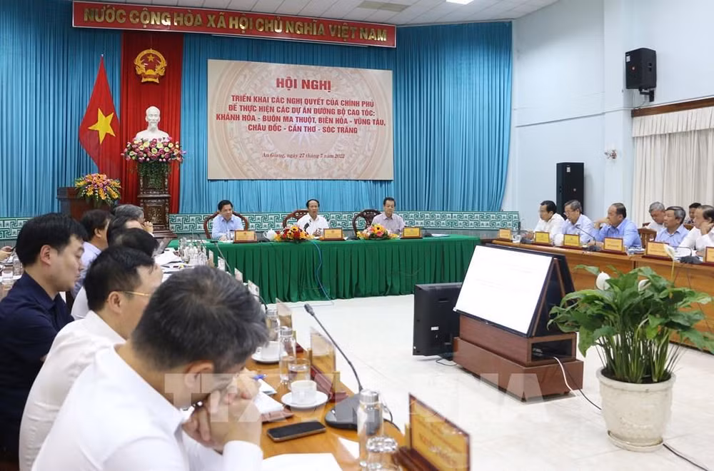 Instan a garantizar calidad de autopistas importantes de Vietnam ảnh 1
