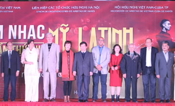 Organizan octava Velada de Música latinoamericana en capital vietnamita ảnh 1