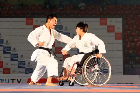 Campeón mundial Koji Arimoto compite en torneo de Karate Shoto Asia-Japón ảnh 1