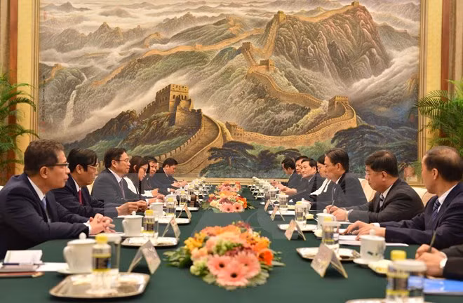 Vietnam confirma política coherente de fomentar nexos con China ảnh 1