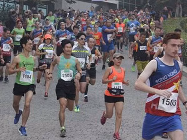 Nutrida participación en carrera en Hanoi por animales silvestres ảnh 1