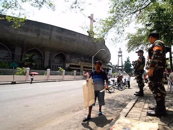 Filipinas: Decenas de heridos en explosión cerca de iglesia en la Nochebuena ảnh 1
