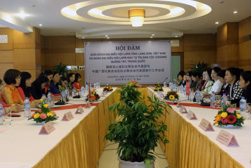 Fomentan amistad entre uniones de mujeres Vietnam – China ảnh 1