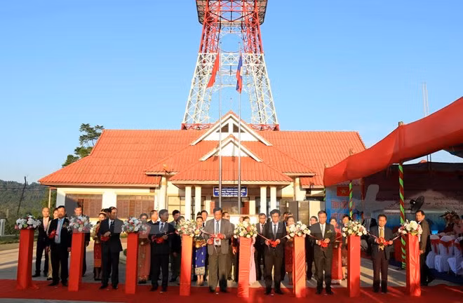 Ayuda Vietnam a Laos en desarrollo de radio-televisión ảnh 1