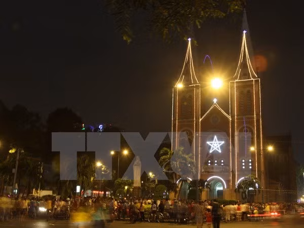 Felicitan a comunidad católica y protestante en Vietnam por Navidad ảnh 1